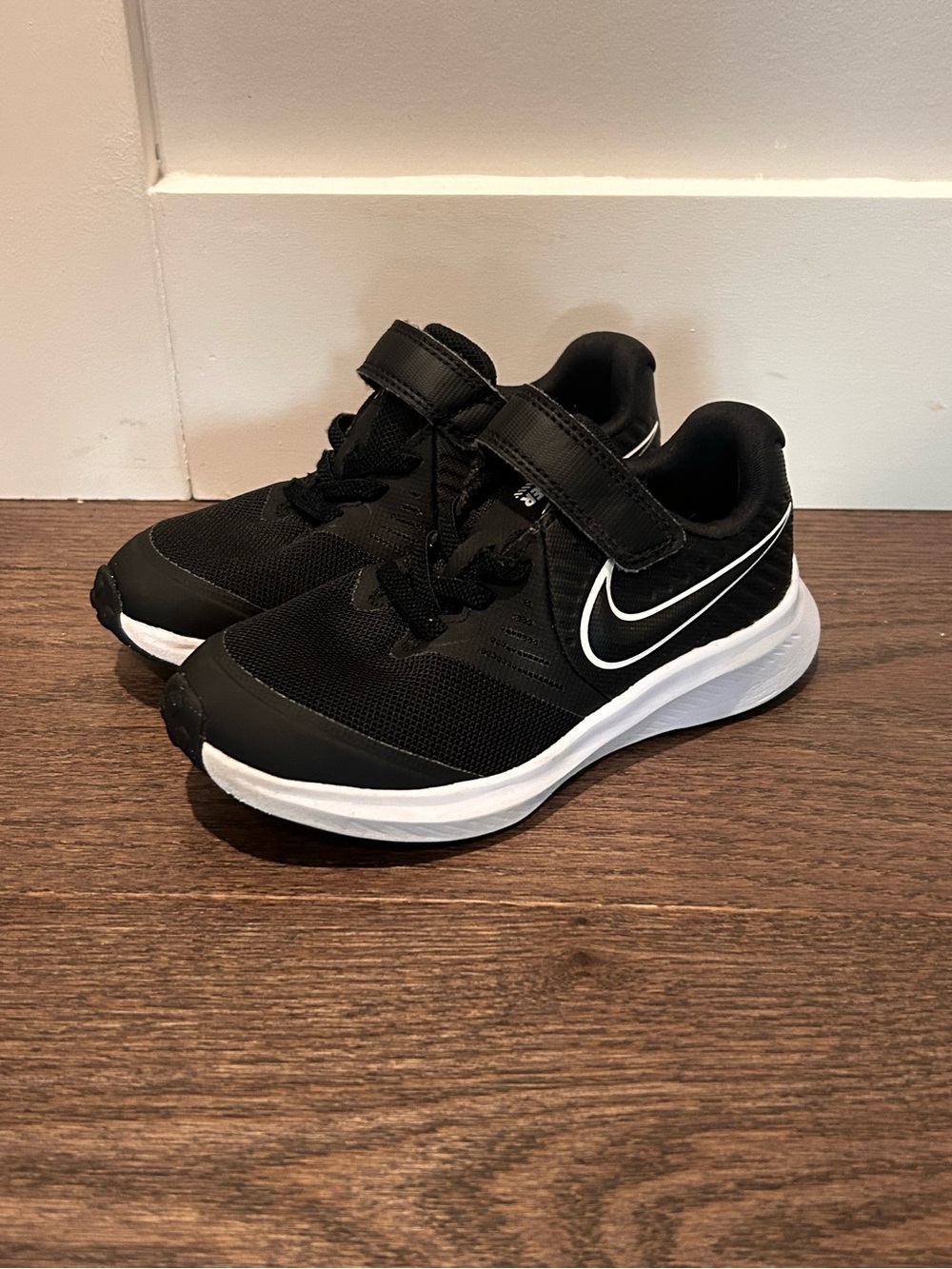 Nike Size 11 Boy's Star Runner Running Shoes